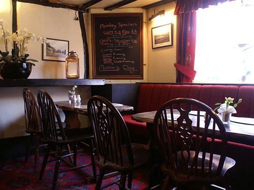 The Saracens Head Inn Амершам Экстерьер фото